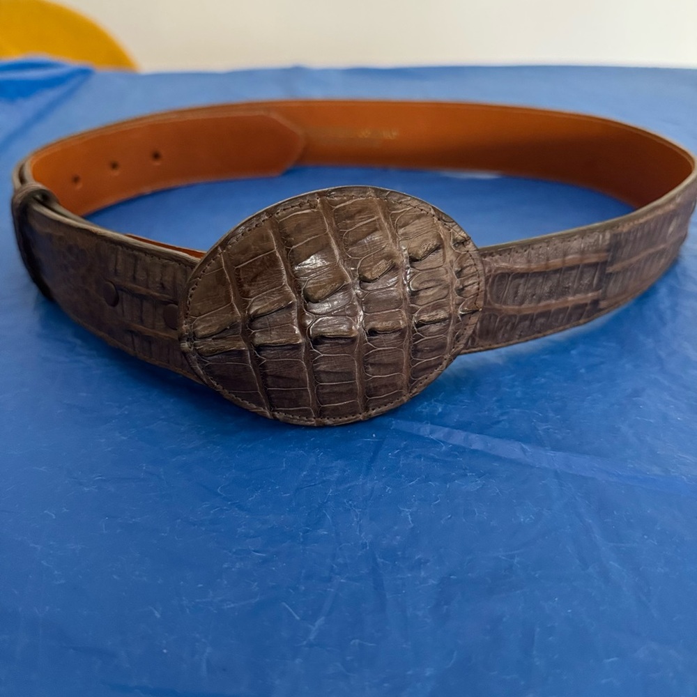Elegant Brown Alligator Pattern Belt